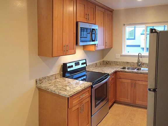3rd image of 1673 Brookvale Dr APT 4