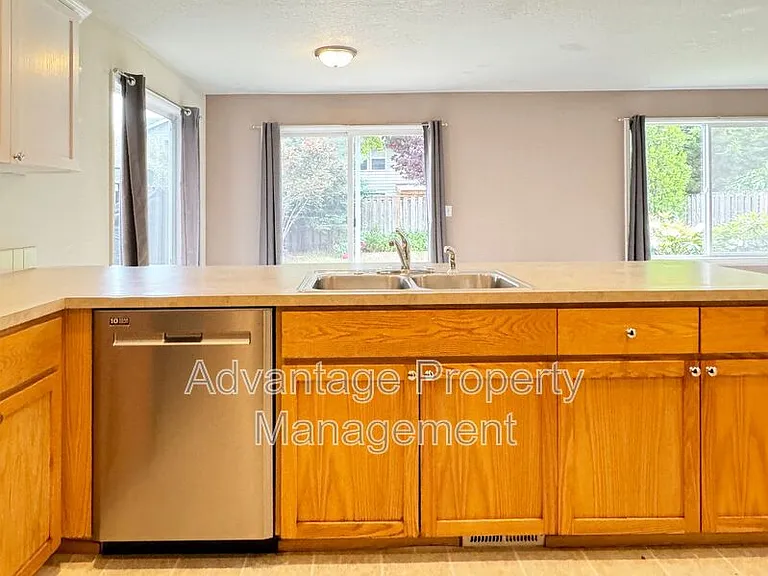 1235 SE Brookside Way — Photo 5