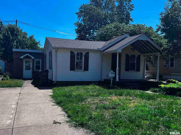 1318 S 11th St, Pekin, IL 61554