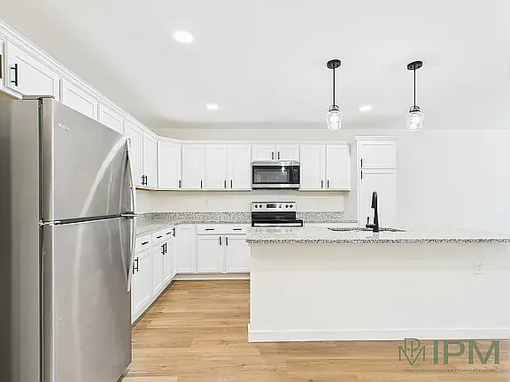 2588 Emma Ln — Photo 1