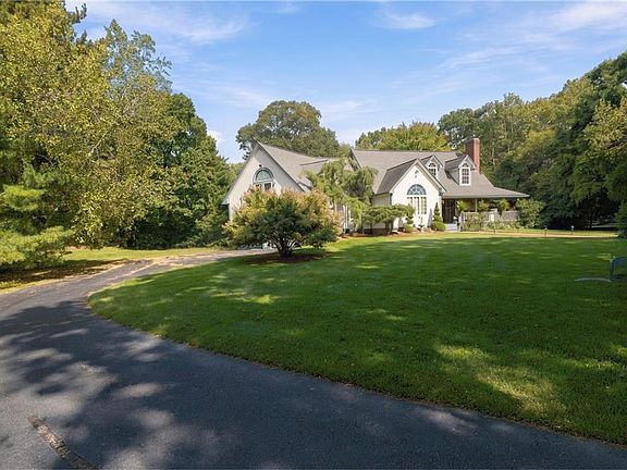 2nd image of 370 Rocky Hill Rd