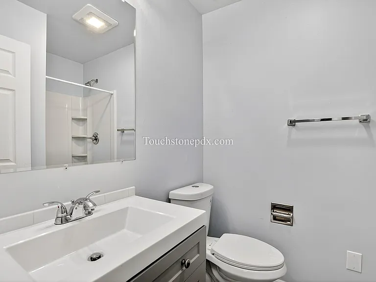 2424 NW Kearney St #5 — Photo 7