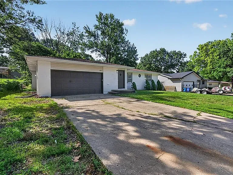 1233 Old Manor Rd
