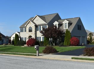 2749 Huntfield Dr, York, PA 17404