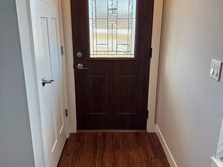 2301 Lincoln Ave — Photo 2