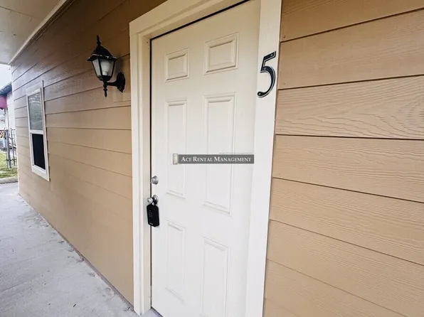 2094 Texas Ave APT 5, Bridge City, TX 77611