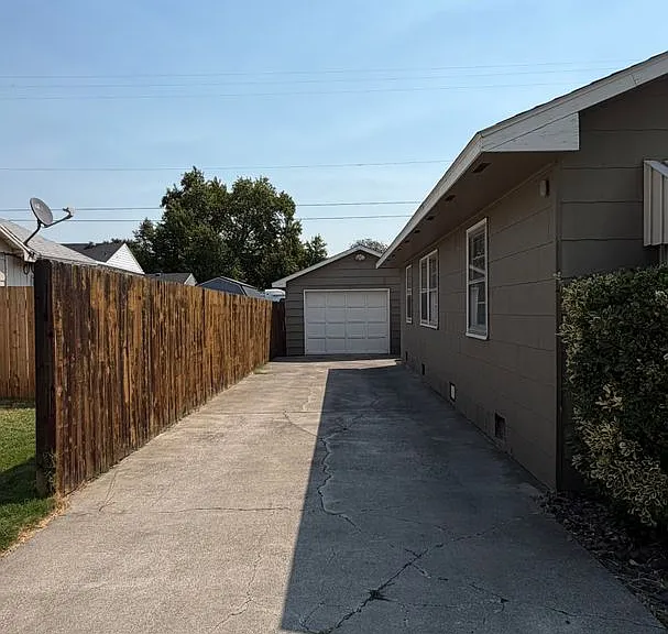 1210 Potter Ave — Photo 15