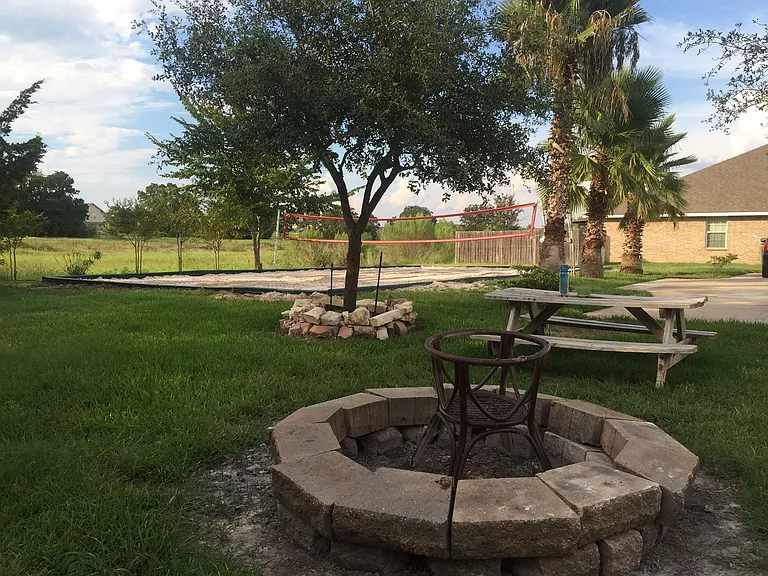 The fire pit and park area at the end of the cul-d-sac is for the use of 3553,3555,3557,3559,3552-3554 Only. Not everyone on the street. Bag your own trash. No glass or cans left in this area