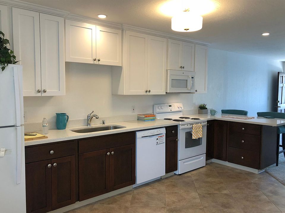 1st image of 1086 W Hamilton Ave APT 3