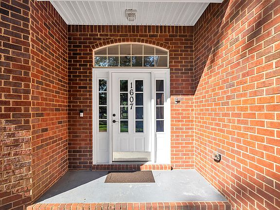 5th image of 1607 Oakmont Cir