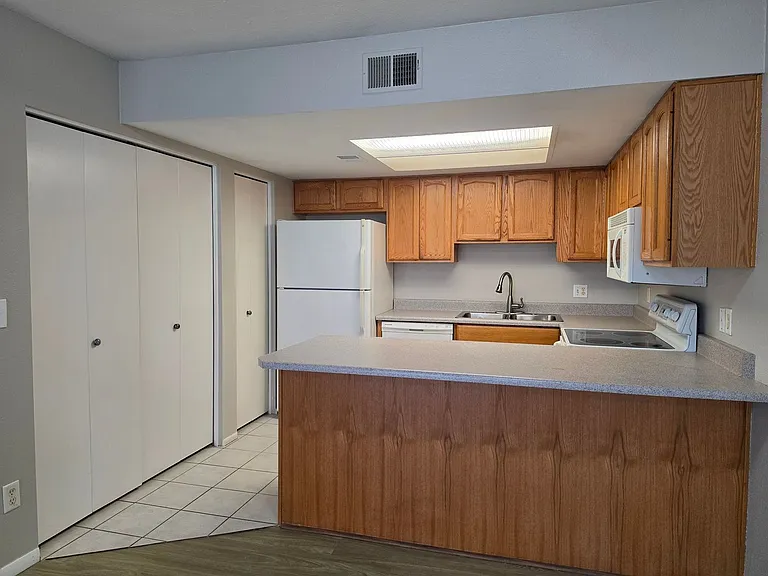 2149 E 10th St #2 — Photo 5