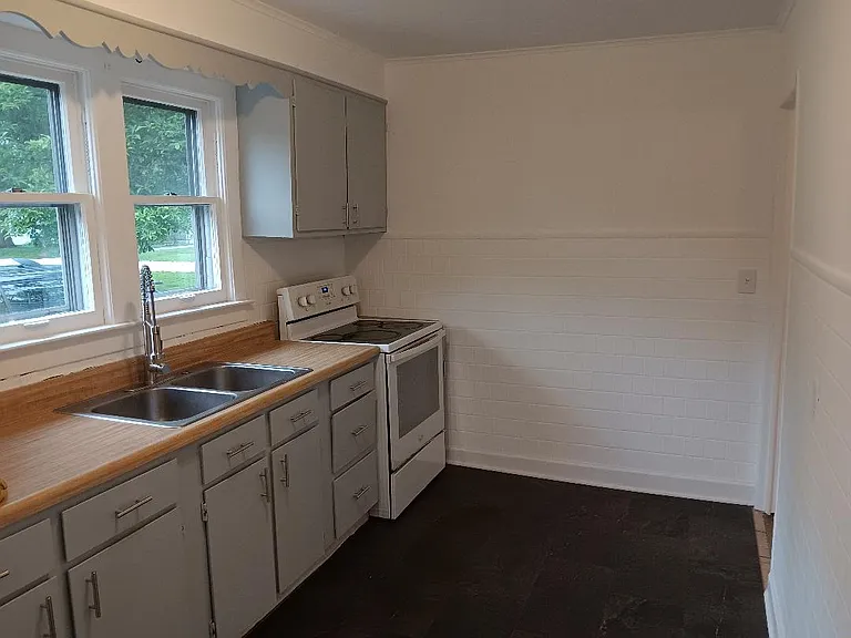 14440 Kolmar Ave — Photo 17