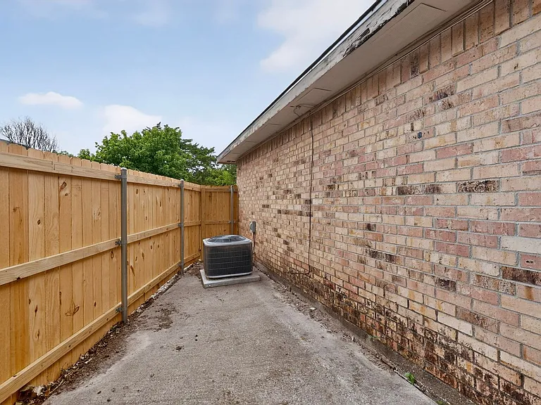 2521 Winter Oak St — Photo 39