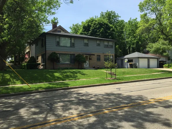 7009 W Lloyd St, Wauwatosa, WI 53213