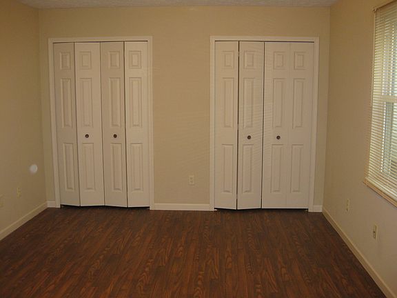 MASTER BR W/2 WALK-IN CLOSET