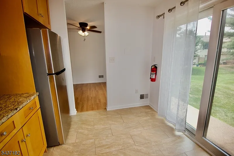 3 bed, 2.5 bath, 1350 sqft, $3,350 — Photo 3