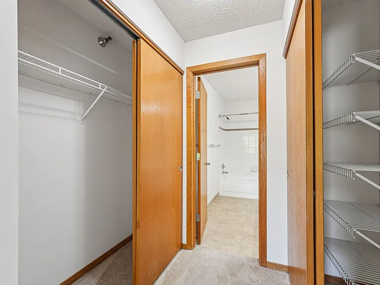 Oaks Lincoln Apartments — Photo 17
