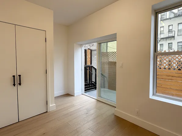 1853 Cornelia Street image 3 of 11