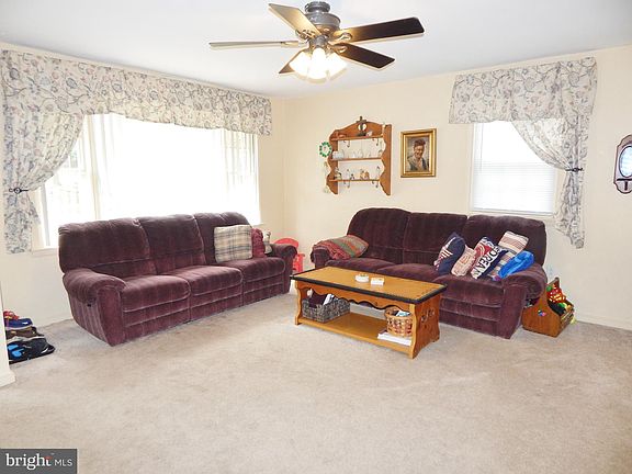 3rd image of 1816 N Hills Ave