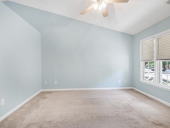 5th image of 7 Crystal Oaks Ct