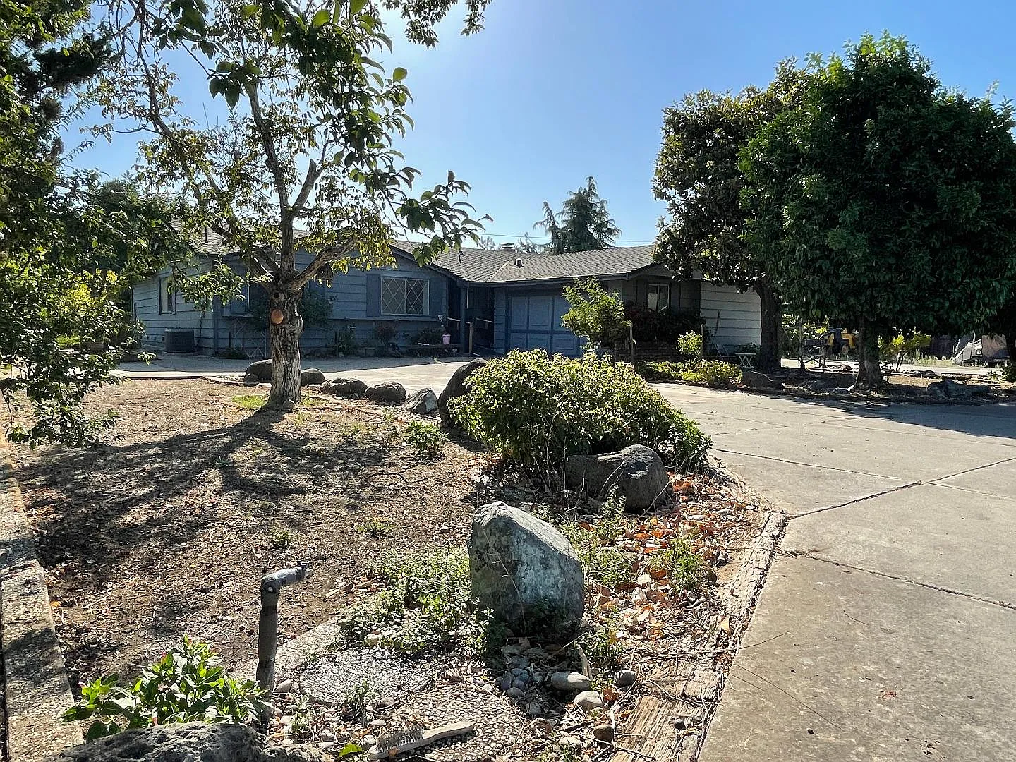 585 Highland Ave photo 1