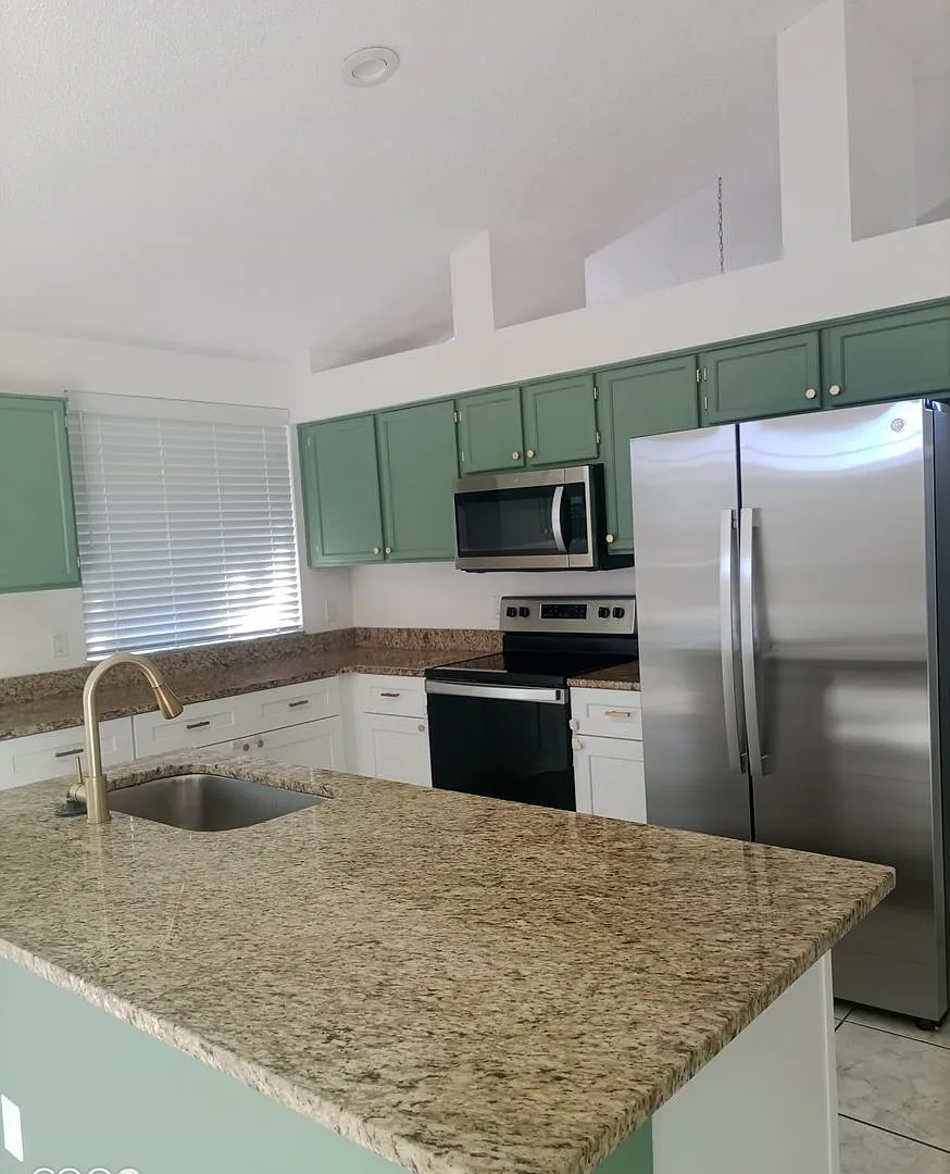 5 Bedroom Pool Home for Rent — Photo 3