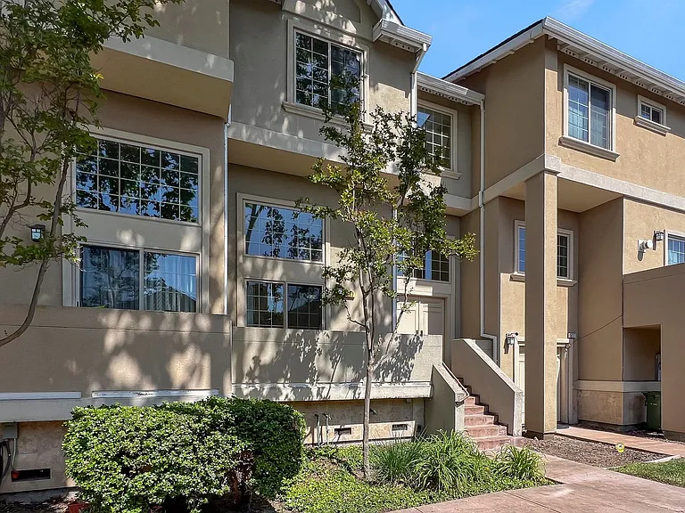562 Lambert Ter — Photo 25