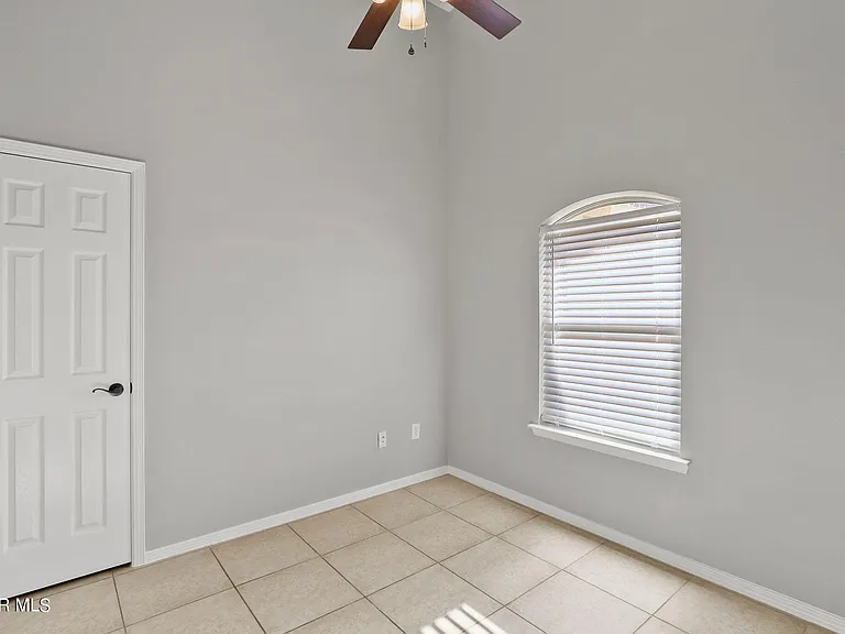 3269 Maple Point Dr — Photo 9