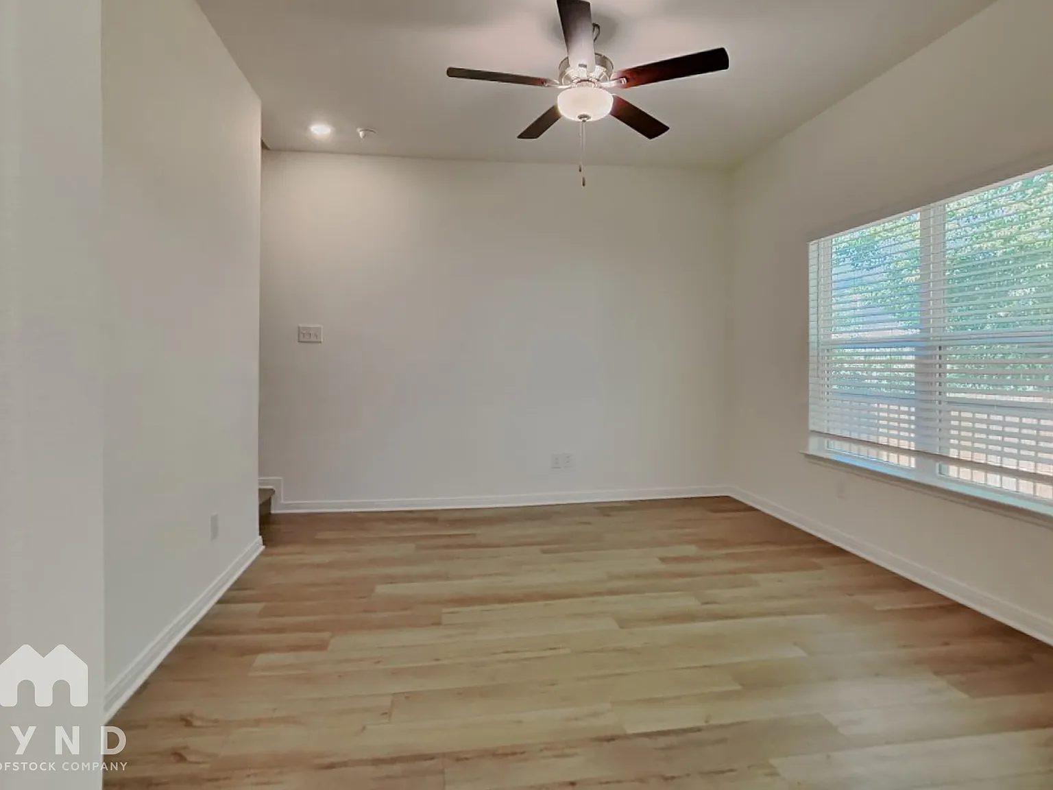 3 bed, 2.5 bath, 1430 sqft, $1,459 — Photo 2