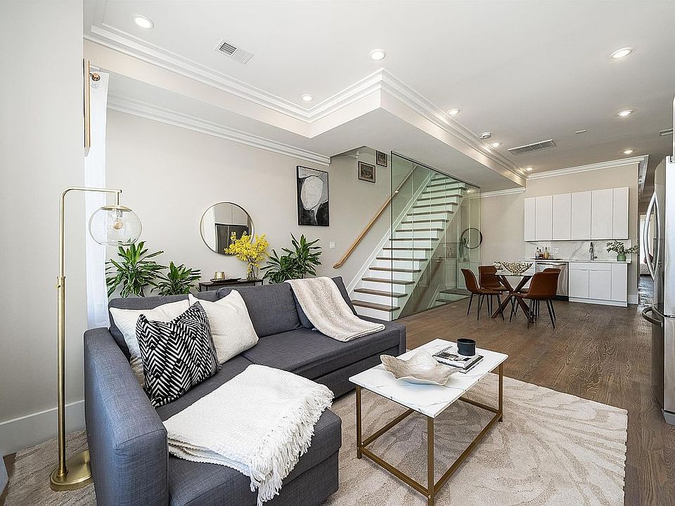 1st image of 196 Delaware Ave #2