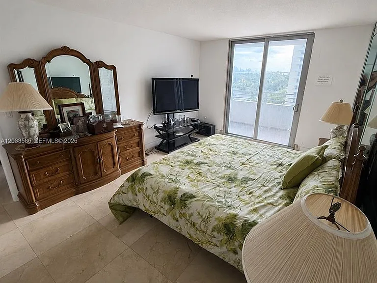 5555 Collins Ave #9V — Photo 21