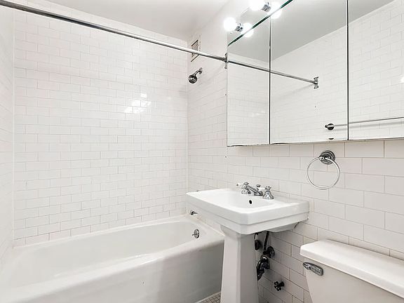 4th image of 154 W 70th St #5T