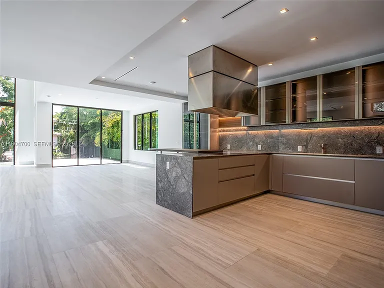 345 W 46th St — Photo 14