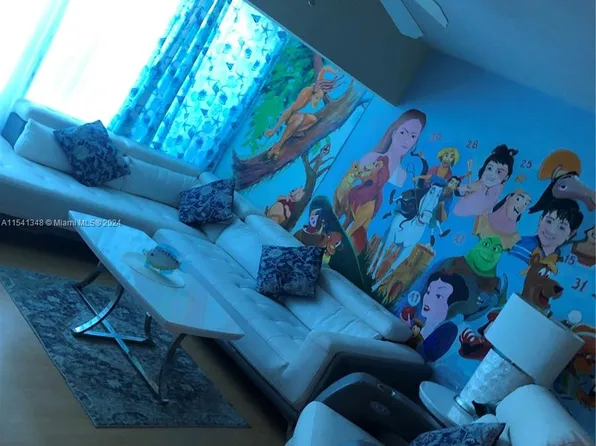 5445 Collins Ave #Townhouse 2, Miami Beach, FL 33140