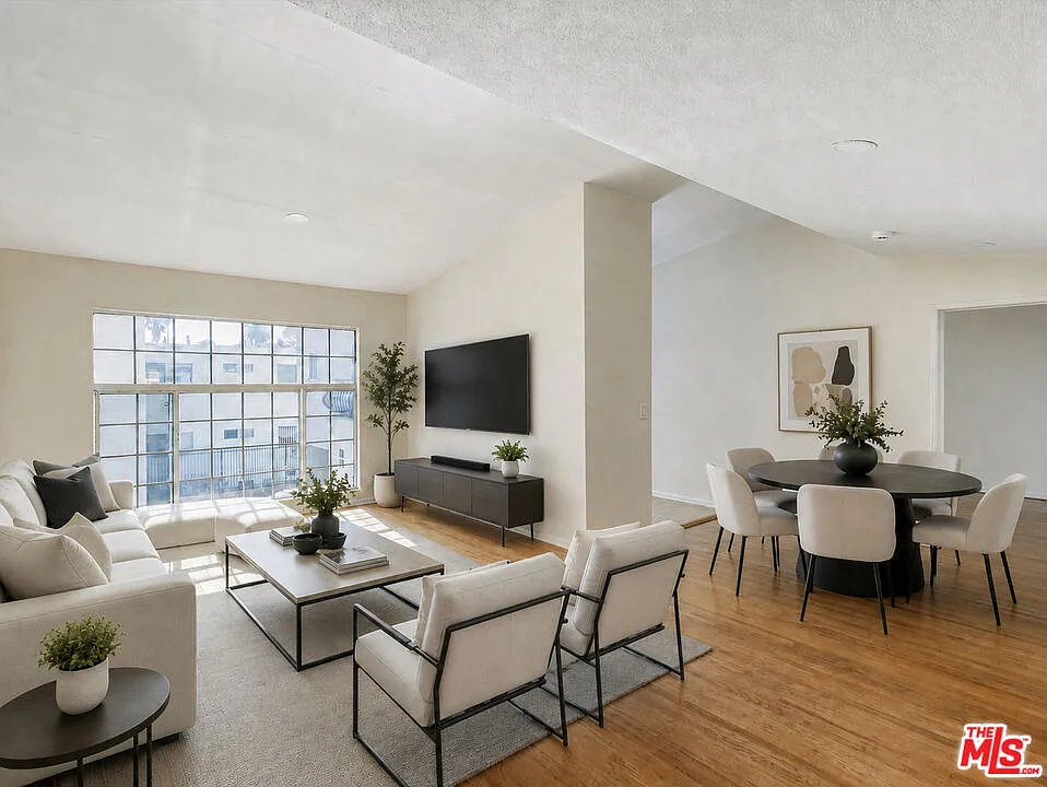 2 bed, 1.0 bath, 1400 sqft, $2,700 — Photo 1