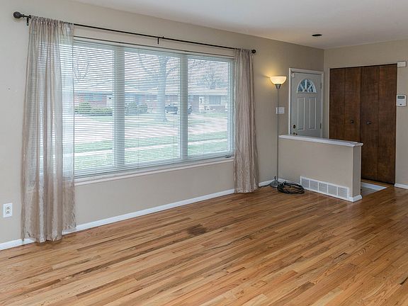 5th image of 18588 Hillcrest St