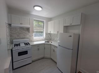 19312 Station Rd, Flushing, NY 11358