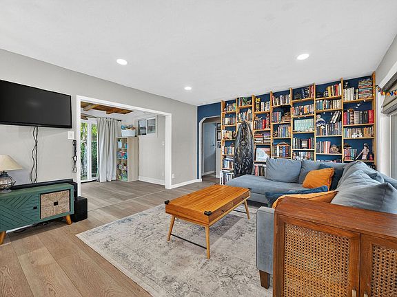 5th image of 1467 Sunset Cliffs Blvd