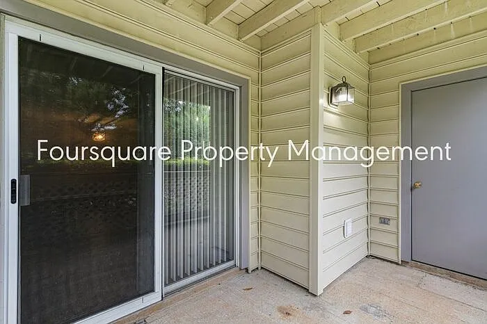 110 Oak Hollow Ct #110 — Photo 9