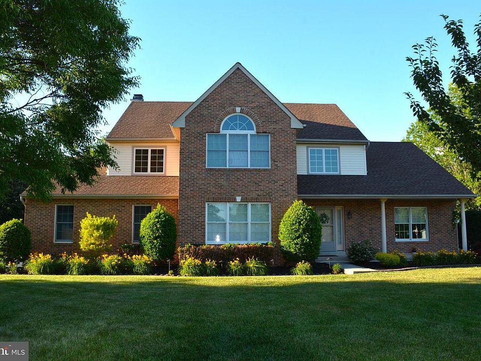 1st image of 105 Cromwell Dr