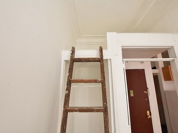 5th image of 527 W 162nd St APT 4