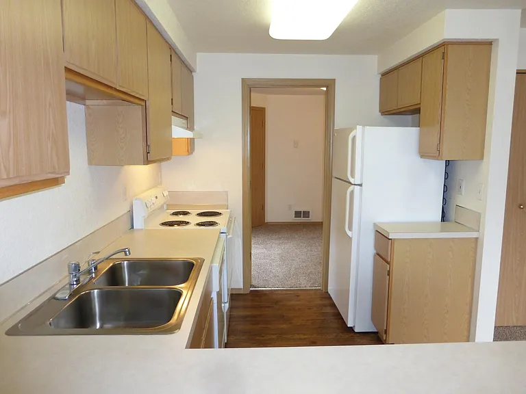 Golf Club Apartments — Photo 26