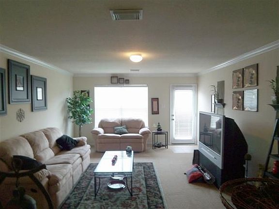 2nd image of 814 Sun Lodge Dr