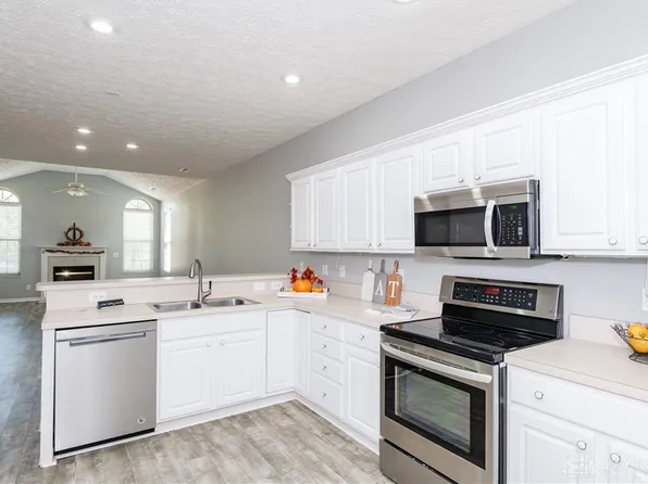 8823 Birkdale Hills Cir, Dayton, OH 45458