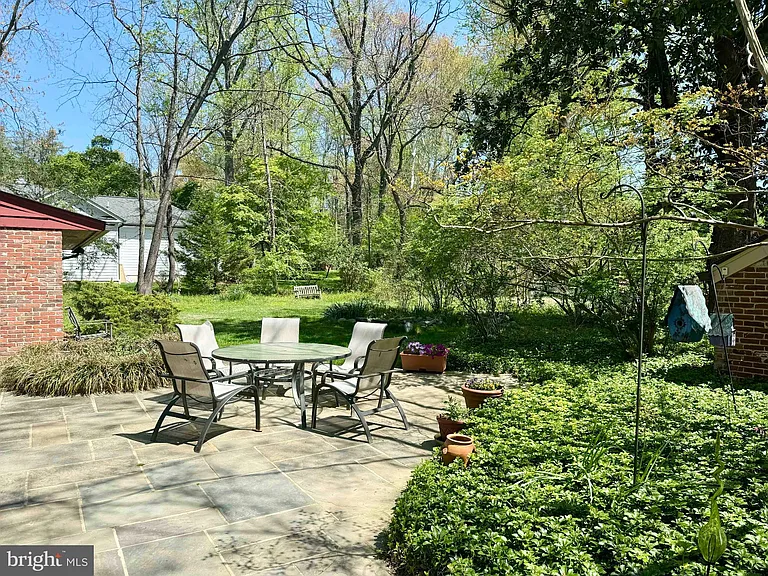 6819 Selkirk Dr — Photo 23