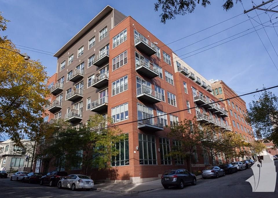 1st image of 824 W Superior St #P-20