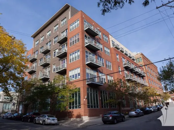 824 W Superior St #P-20, Chicago, IL 60642