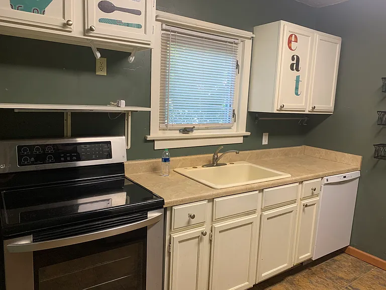 159 Erskine Ave — Photo 16