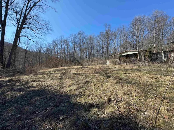 84 Thorne Dr, Rivesville, WV 26588