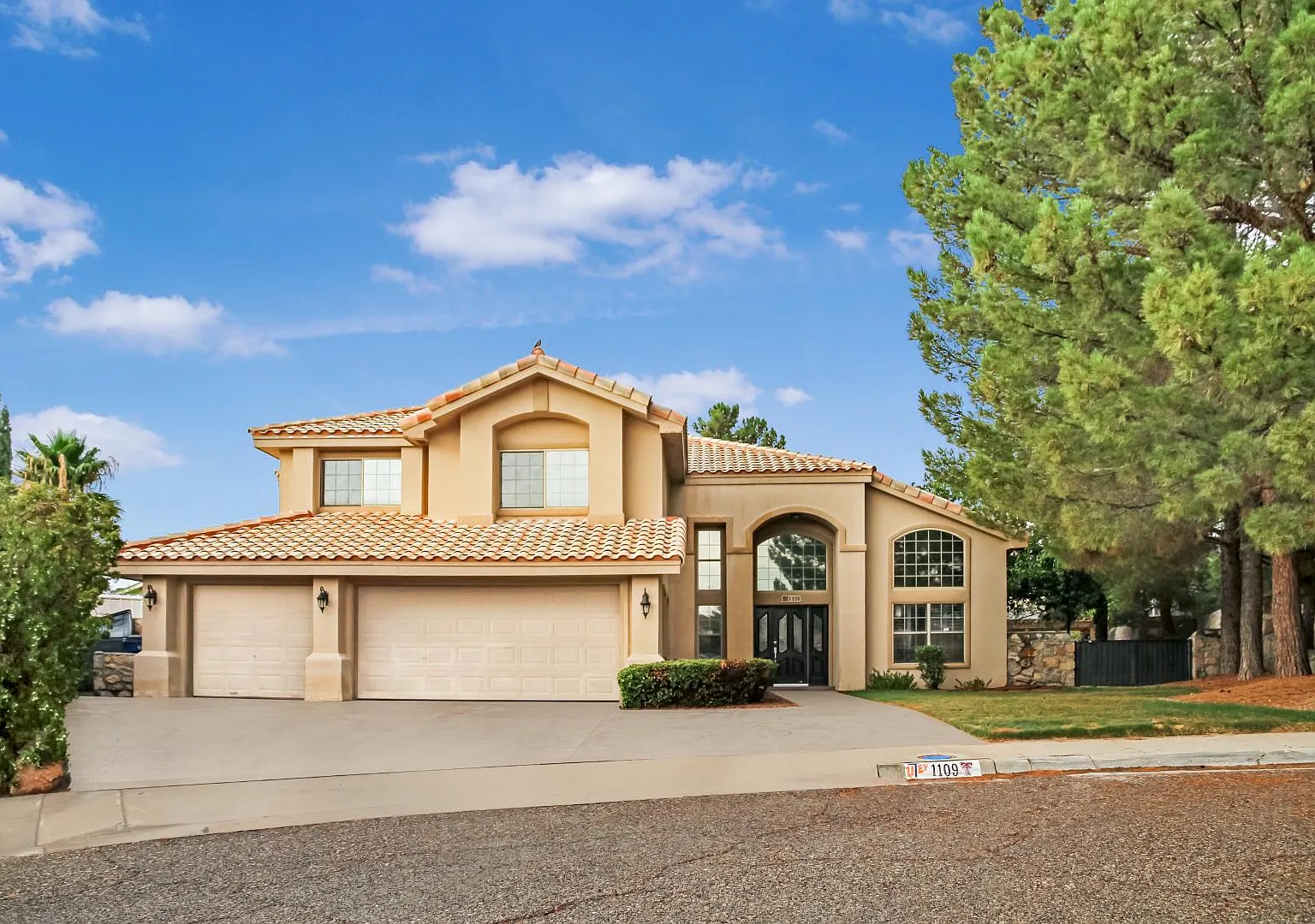 1109 Noble Ridge Way — Photo 1